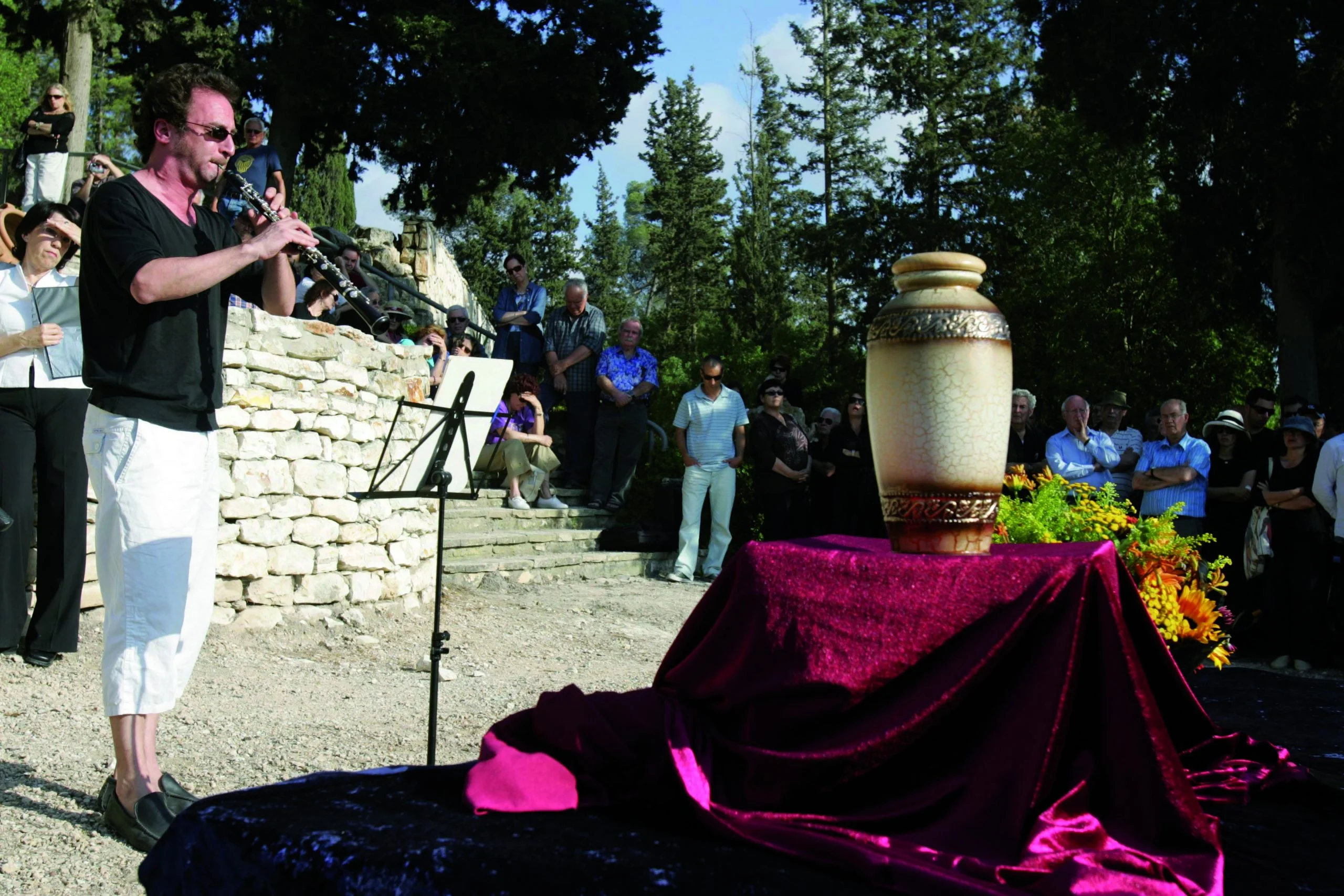 ערבי הנצחה, עלי שלכת,