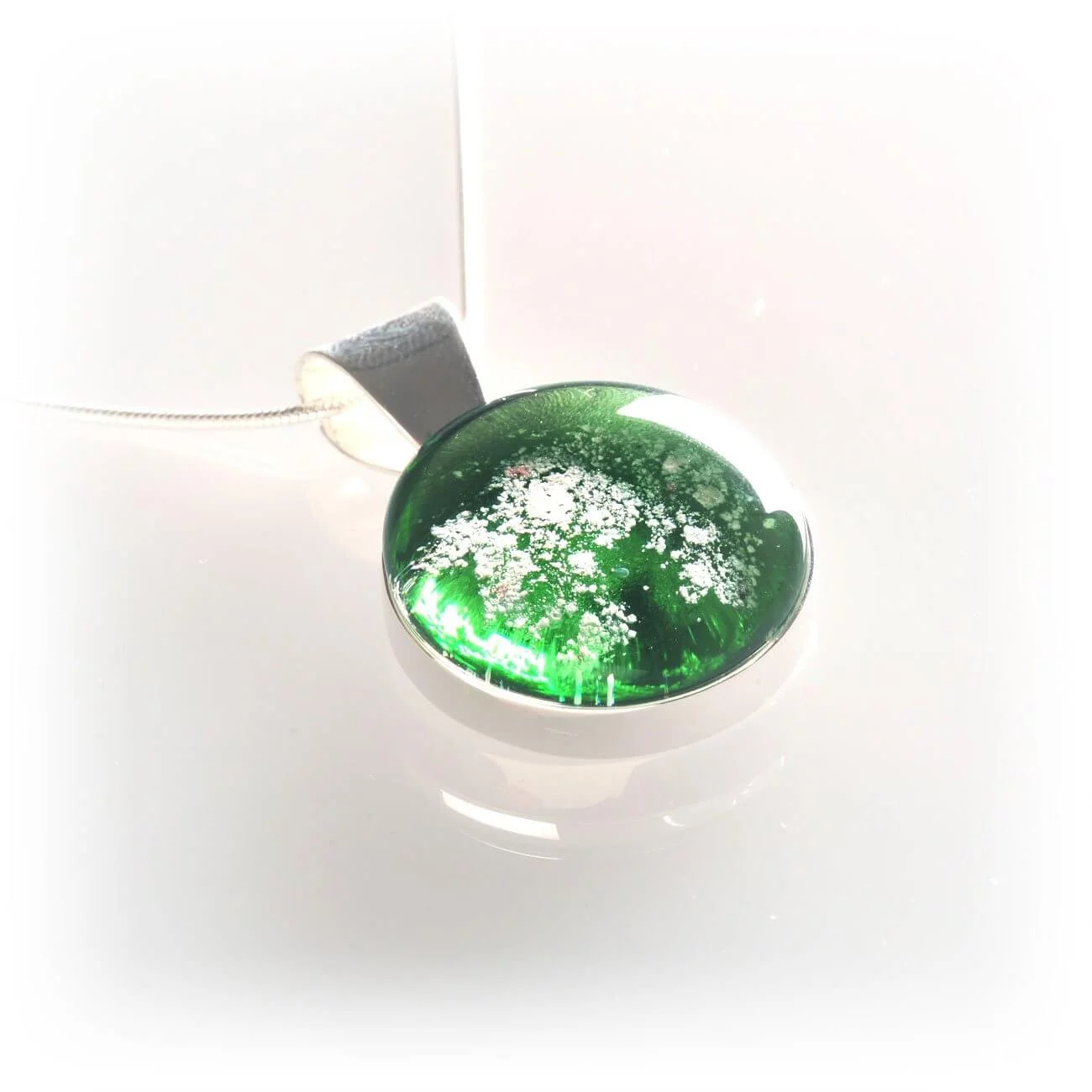 green_pendant_2000x-1.jpg